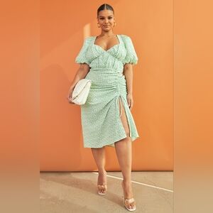 Pretty Little Thing Plus Green Floral Puff Sleeve Dress